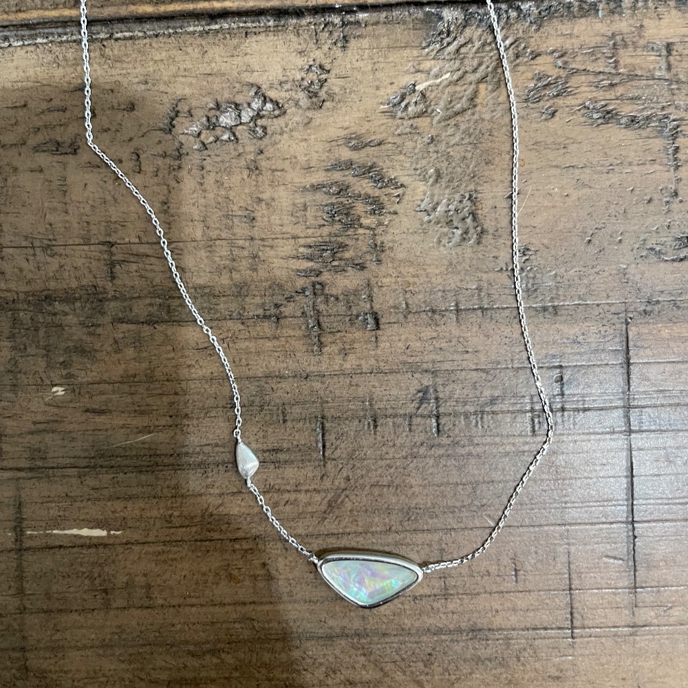 NWT Kendra Scott Opal Look Necklace